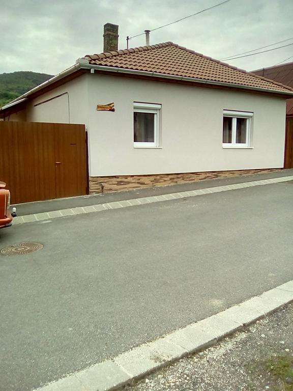 Kaland Vendeghaz Villa Satoraljaujhely Exterior photo